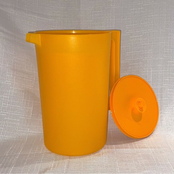 Tupperware classic pitcher - Picture 3 of 4